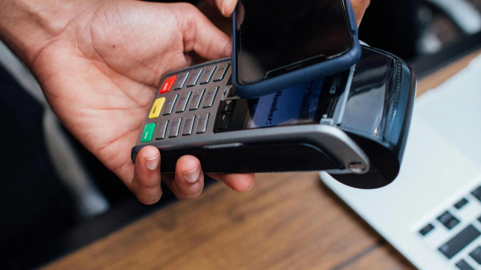 Kontaktlos bezahlen mit der Bank Burgenland und Apple Pay