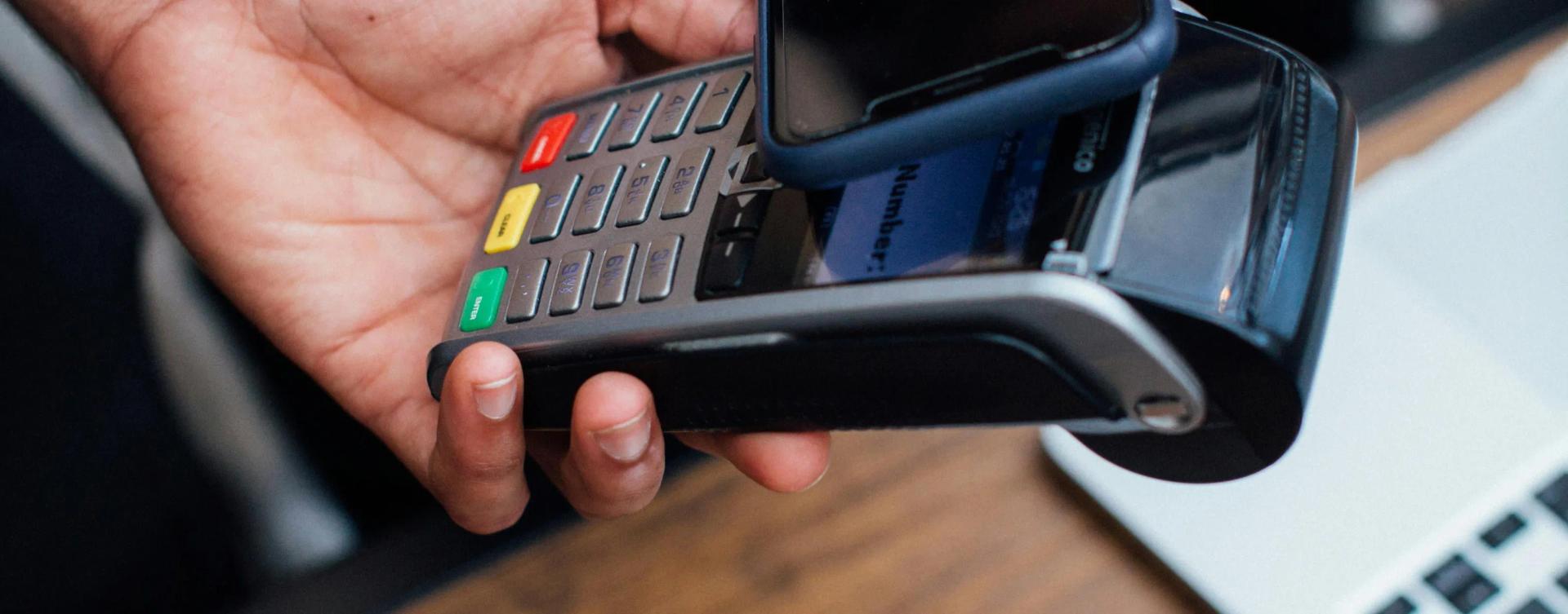 Kontaktlos bezahlen mit der Bank Burgenland und Apple Pay